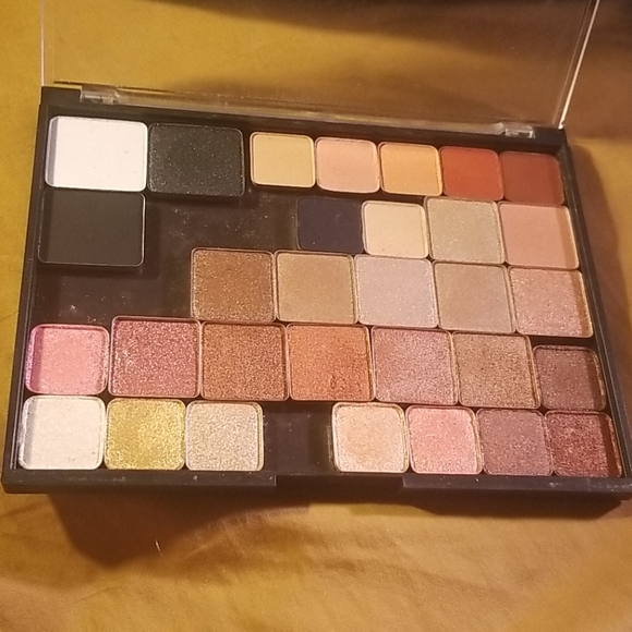 Viseart Other - Viseart eyeshadow